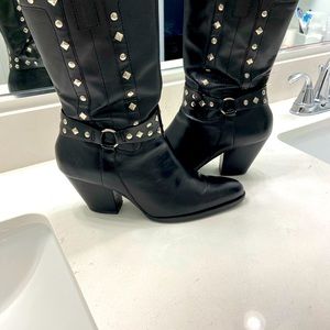 GORGEOUS STUDDED WOMEN’S HARLEY-DAVIDSON BOOTS.